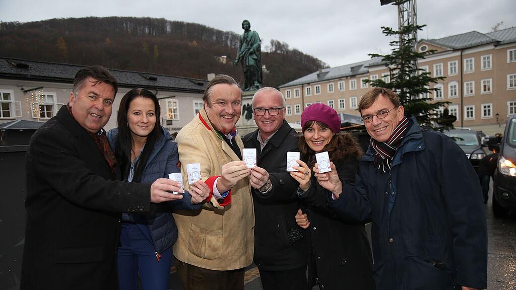LR Hans Mayr, Allegra Frommer (Verkehrverbund), MIchael Vogl (Flüchtlingskordinator), Johannes Dines (Caritas), LR Martina Berthold und Wolfgang Schick