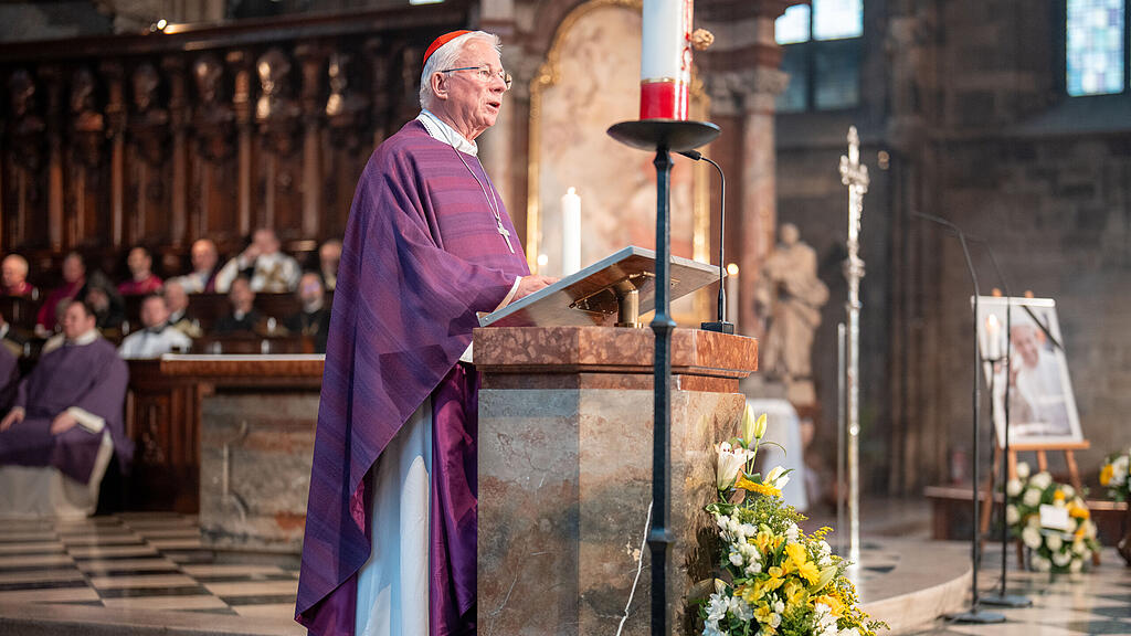 TRAUERGOTTESDIENST FR VERSTORBENEN PAPST FRANZISKUS: LACKNER