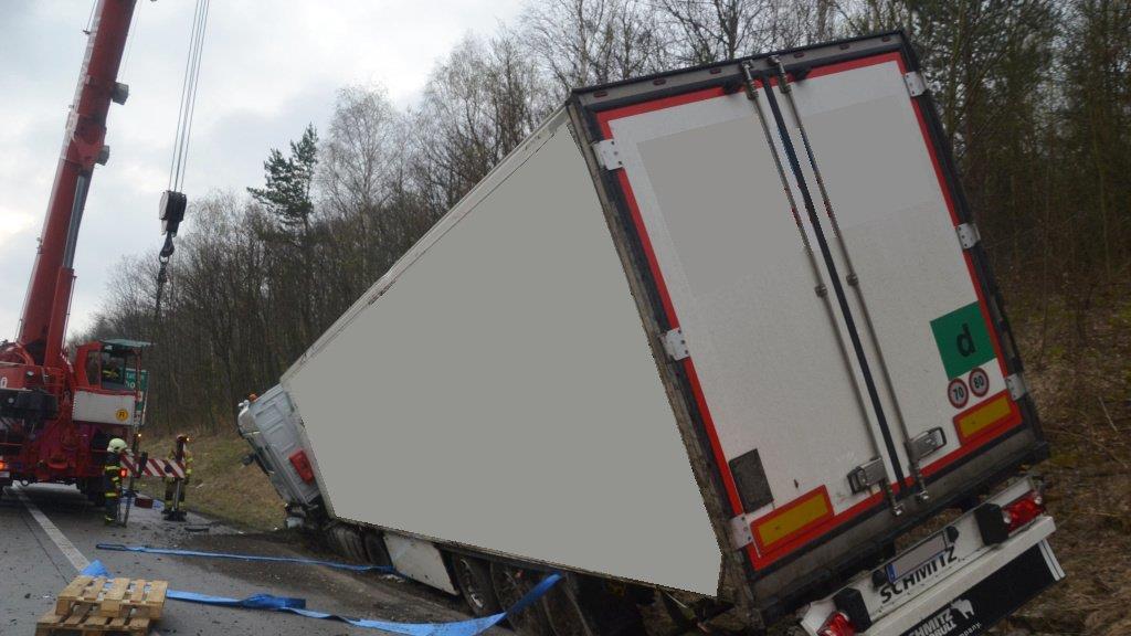 Lkw auf der A1 bei Pressbaum umgestürzt