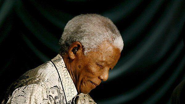 Mandela musste zeitweise künstlich beatmet werden