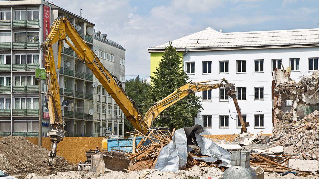Abrissarbeiten am Christian-Doppler-Gymnasium