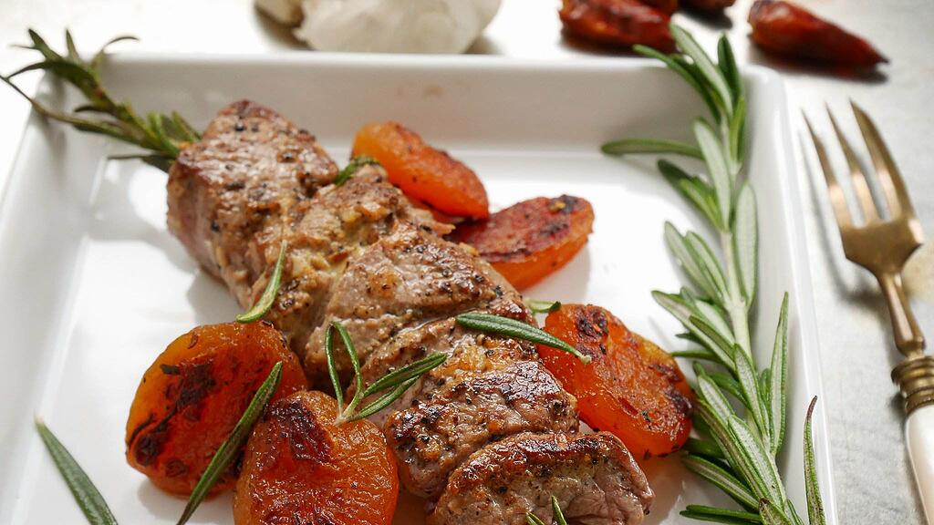 Die Lammspieße eignen sich auch zum Grillen.
