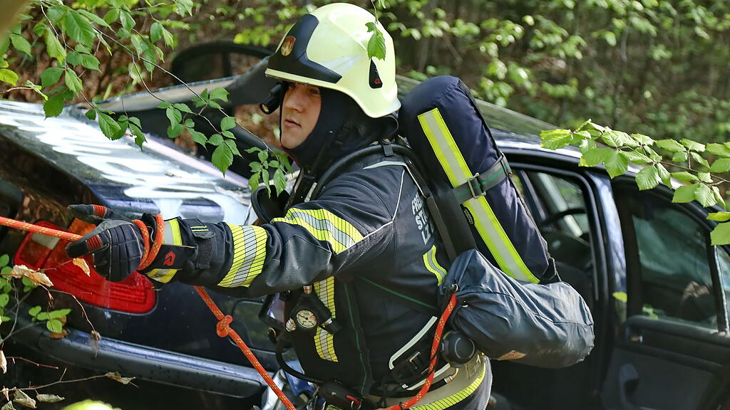 Feuerwehr\u00fcbung in Guggenthal II