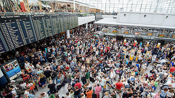 Am Samstag waren mindestens 200 Flüge ausgefallen