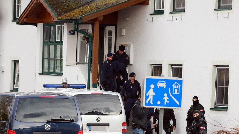 Mord in Saalfelden: Emotionen bei Lokalaugenschein