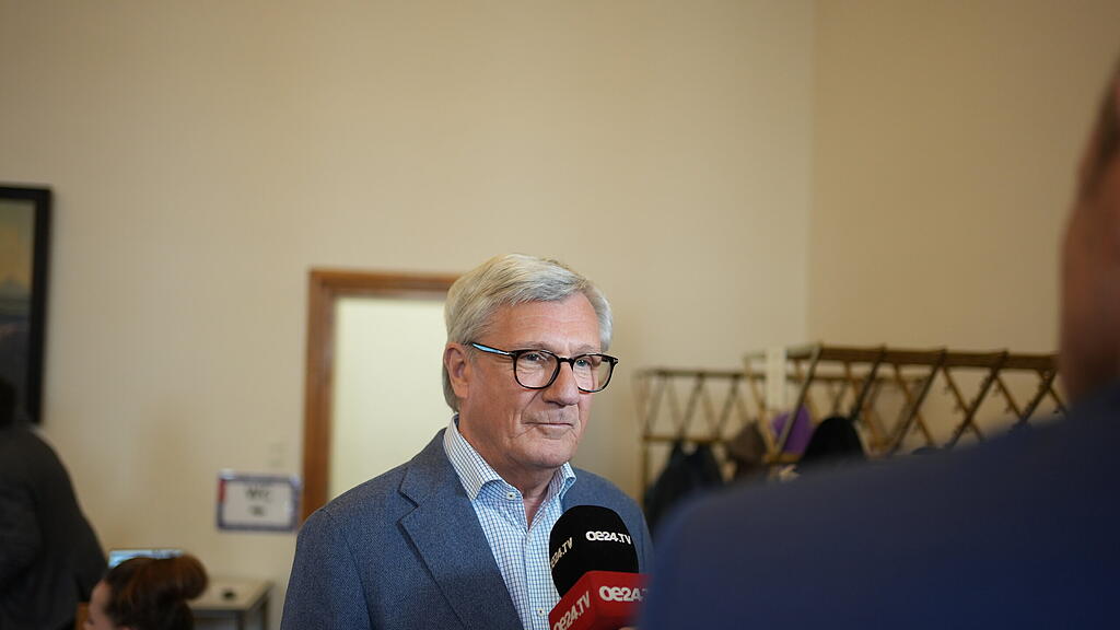Stichwahl im Schloss Mirabell, I