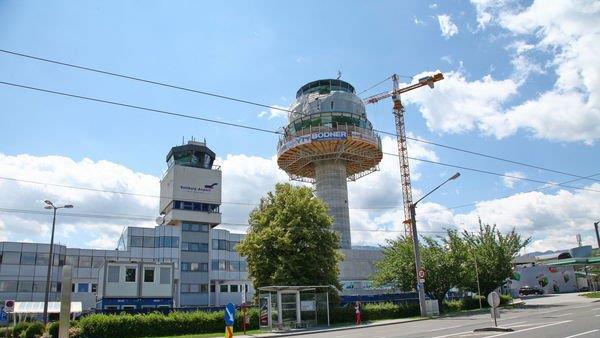 Tower wird verglast