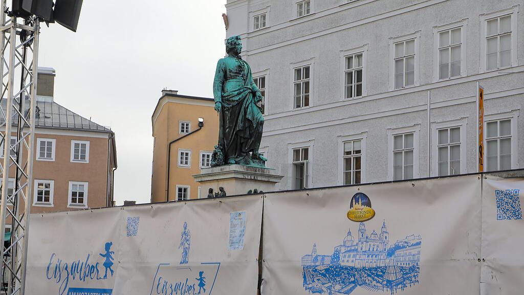 Aufbau Eiszauber am Mozartplatz