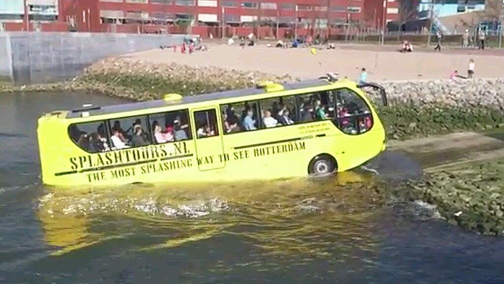 So sieht das Busboot in Rotterdam (NL) aus.