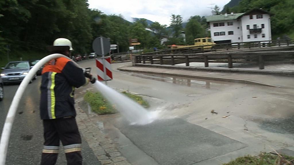 Aufräumarbeiten in Marktschellenberg