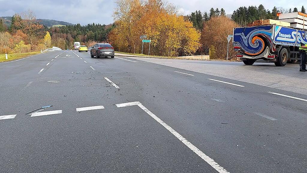 Kollision Lkw - Lieferwagen Thalgau