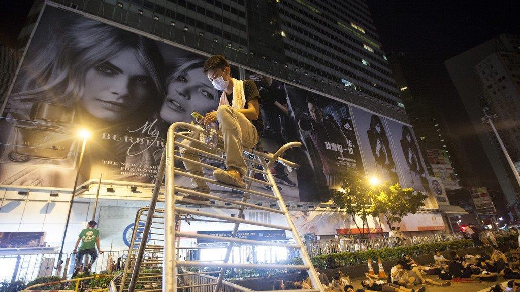 Demonstranten legen Hongkong lahm