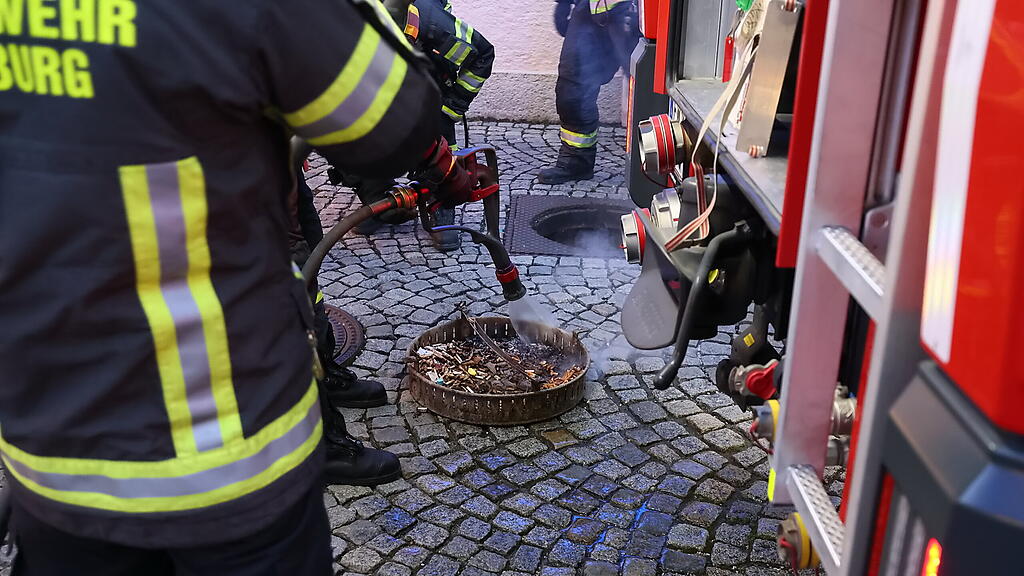 Brand in Gully in Salzburger Altstadt, Pfeifergasse