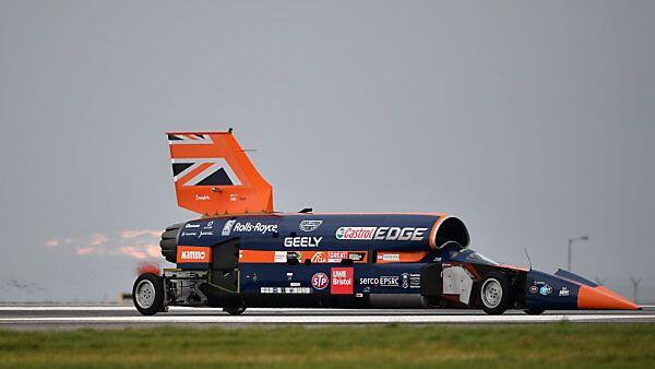 "Bloodhound SSC" beschleunigt in etwa 8 Sekunden auf Tempo 320