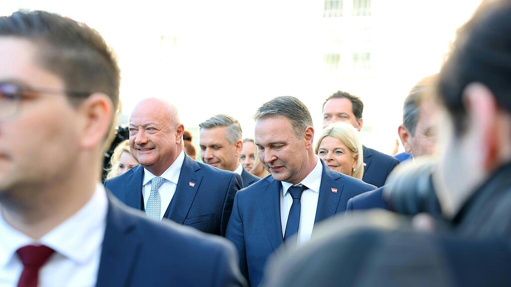 Angelobung der Dreierkoalition, Bundesregierung