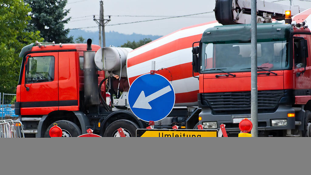 145760_Umleitung_einer_gesperrten_Strasse_wegen_Baustelle.jpg