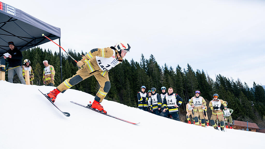fire fighter winter days flachau