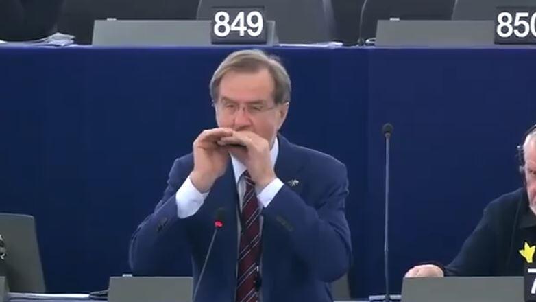 Lojze Peterle, EU-Parlament, Mundharmonika,