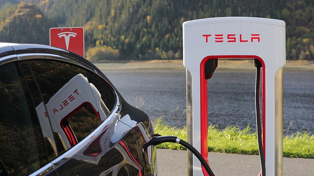 Tesla, Elektroauto, Auto, SB