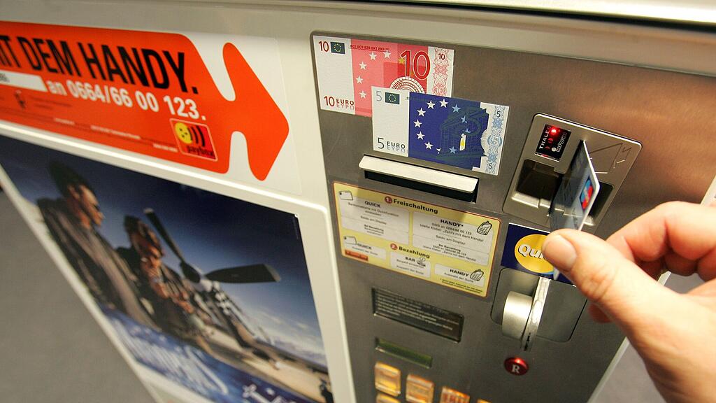 Das Trio sprengte den Zigarettenautomat.