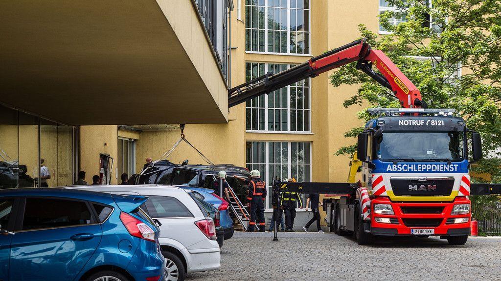 Pkw-Überschlag in Privatklinik