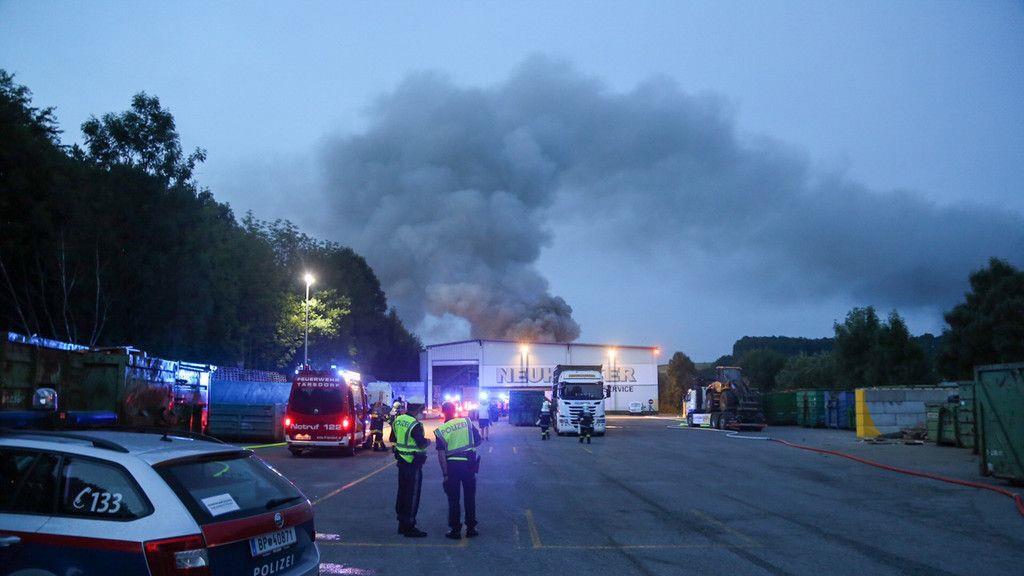 Brand in Müllentsorgungsfirma in St. Pantaleon I