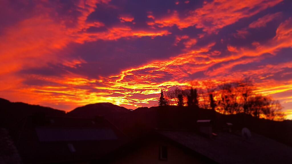 Wundersch\u00f6ner Sonnenaufgang \u00fcber Salzburg III