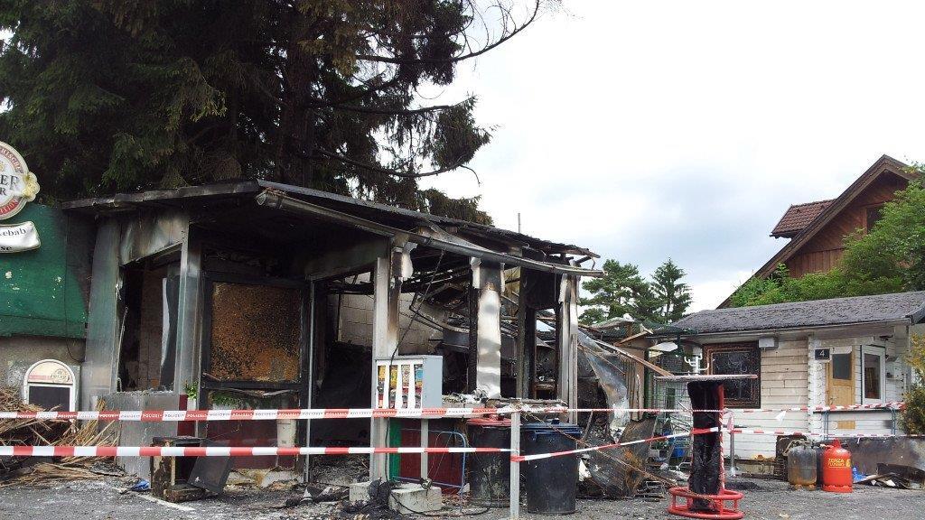 Kebap-Stand ausgebrannt, II