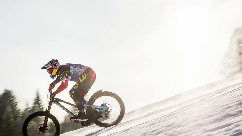 Mountainbiker Max Stöckl bezwingt die Streif