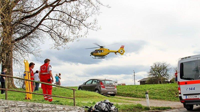 Köstendorf: Junger lenker stürzt mit Moped