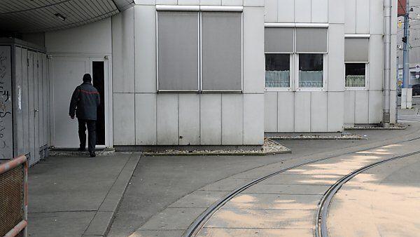 Fahrer vor Diensträumlichkeiten attackiert