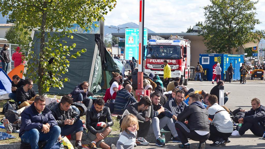 Flüchtlinge und Verkehrslage am Dienstag an der Grenze