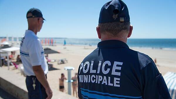 Die Strandpromenade in Nizza wird weiterhin streng bewacht