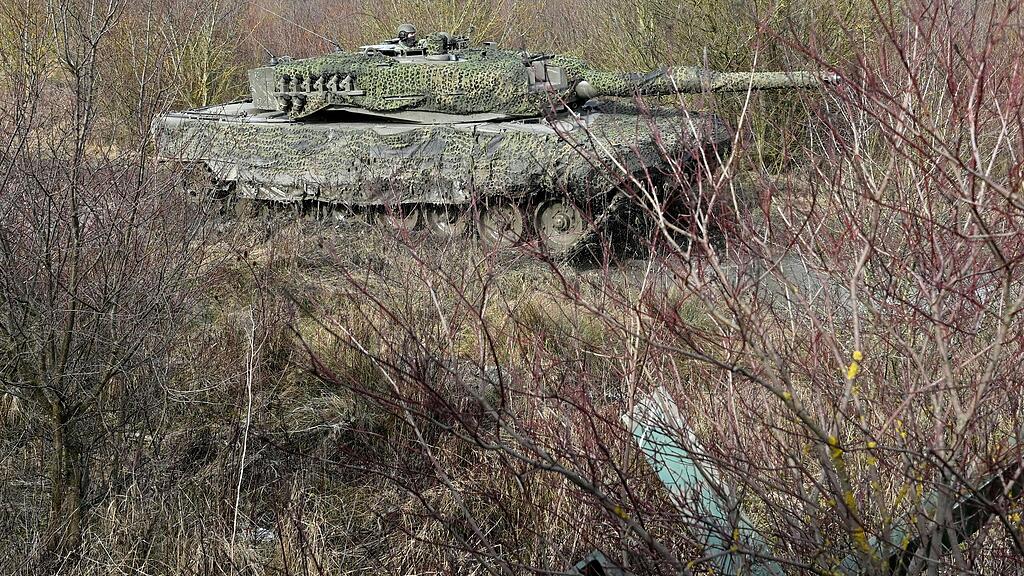 Vorf\u00fchrung mit Leopard-Kampfpanzer in Wels