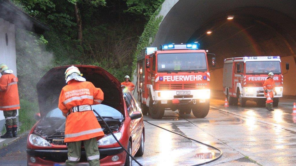 A10: Auto fängt Feuer