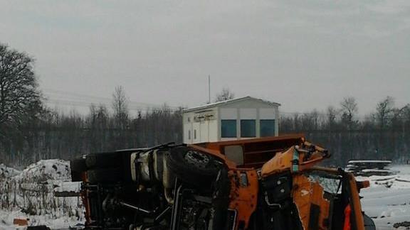 Lkw von Zug erfasst