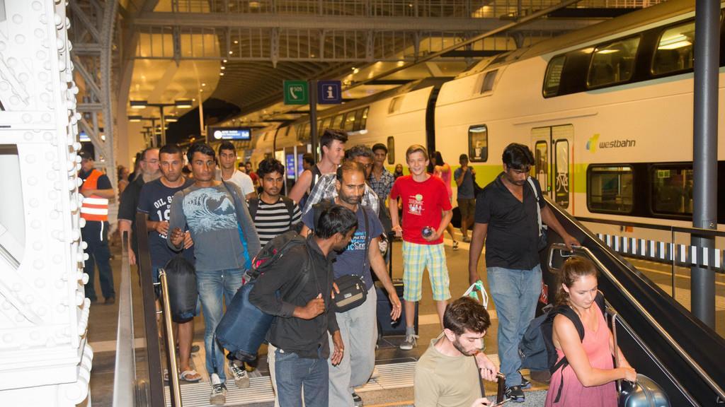 Bis zu 2.000 Flüchtlinge am Salzburger Hauptbahnhof