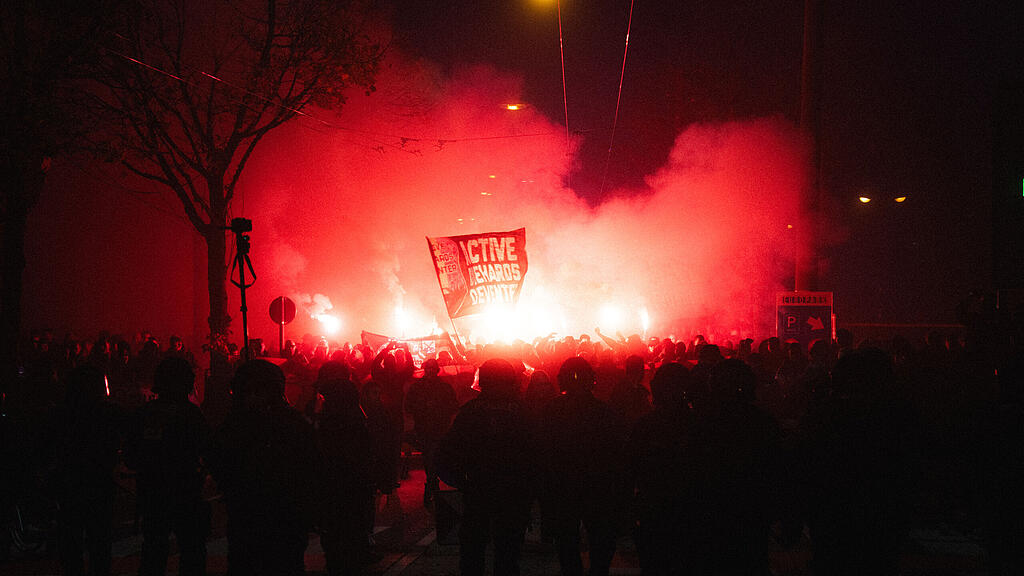 Fanmarsch von Go Ahead Eagles in Salzburg