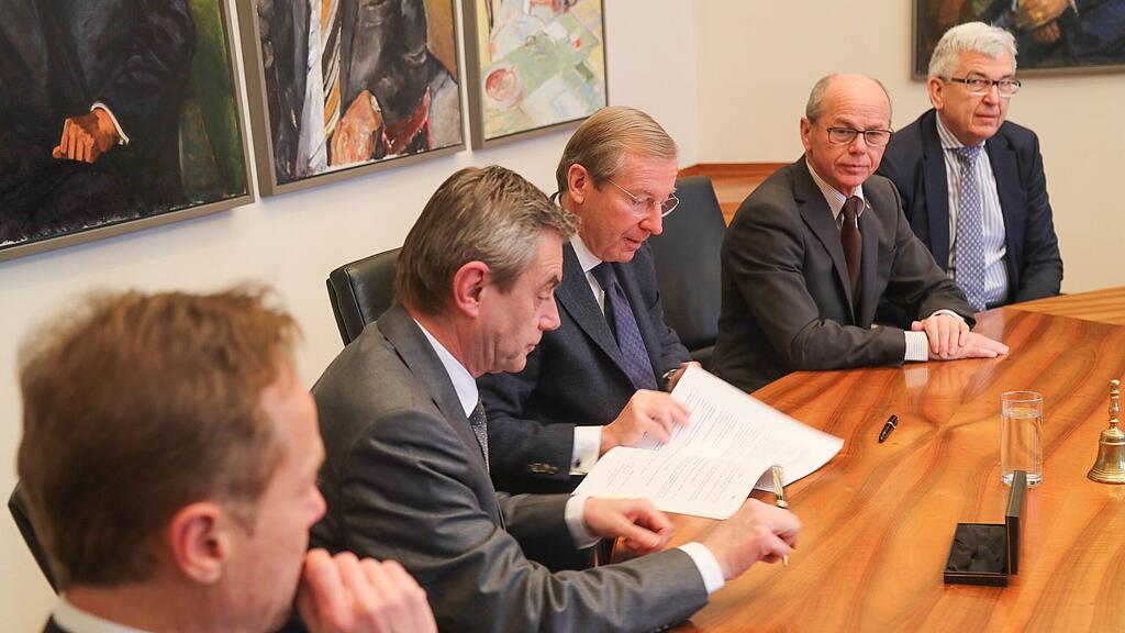 Die Übernahmeverträge wurden am Donnerstag unterzeichnet.