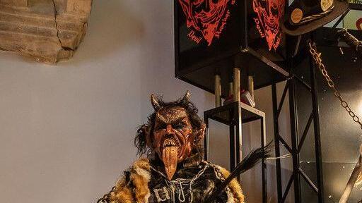 Bilder der Maskenausstellung