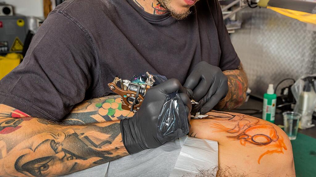 Welchen Präsident der Mann mit dem Tattoo ansprechen wollte, ist unklar.