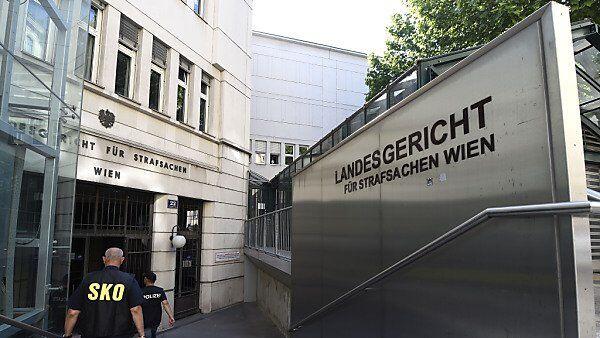 Der Jugendliche hatte sieben Frauen verfolgt und überfallen