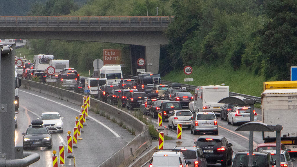 Abfahrtssperren, A10, Stau, Reiseverkehr, B159