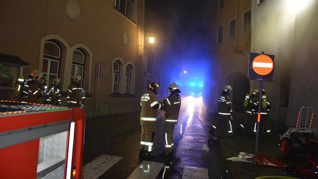 Kellerbrand in Hallein: 20 Personen evakuiert