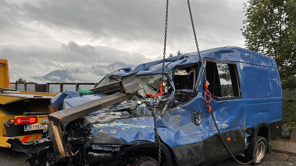 Unfall Kastenwagen A1 Mondsee