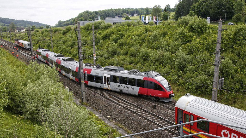 Zug auf Westbahnstrecke bei Vöcklabruck entgleist