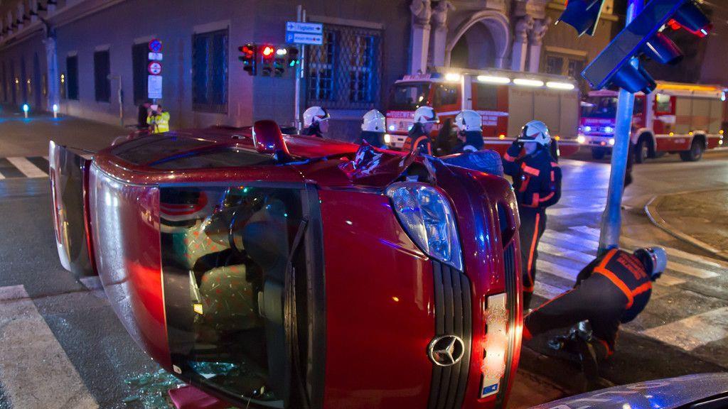 Pkw-Unfall am Herbert-von-Karajan-Platz