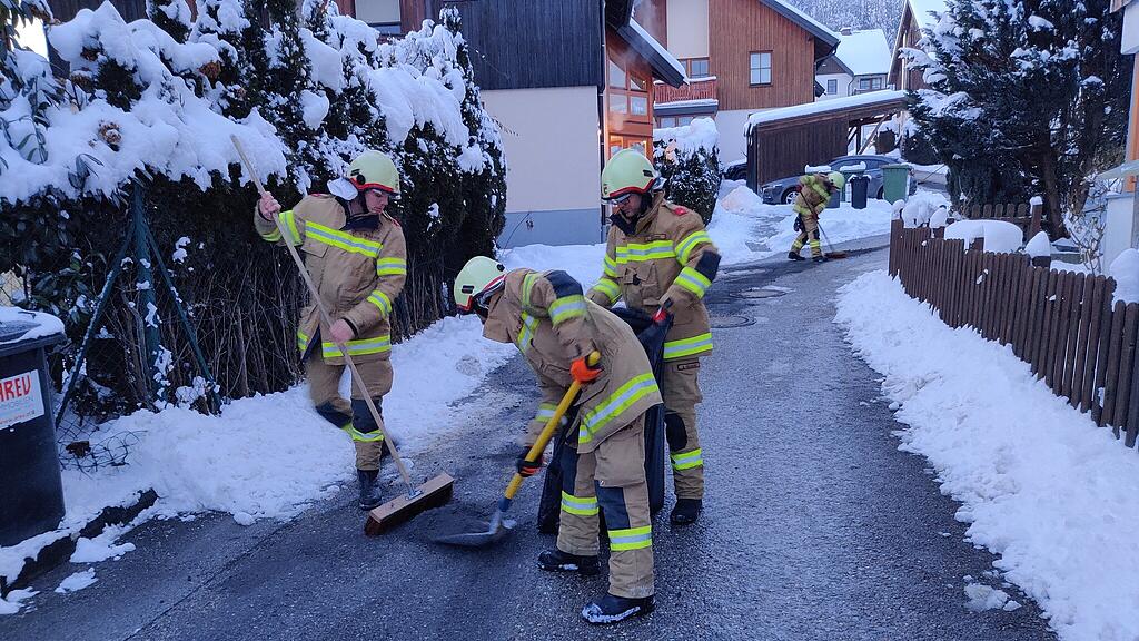 Hallwanger Floriani beseitigen 150-Meter-Ölspur