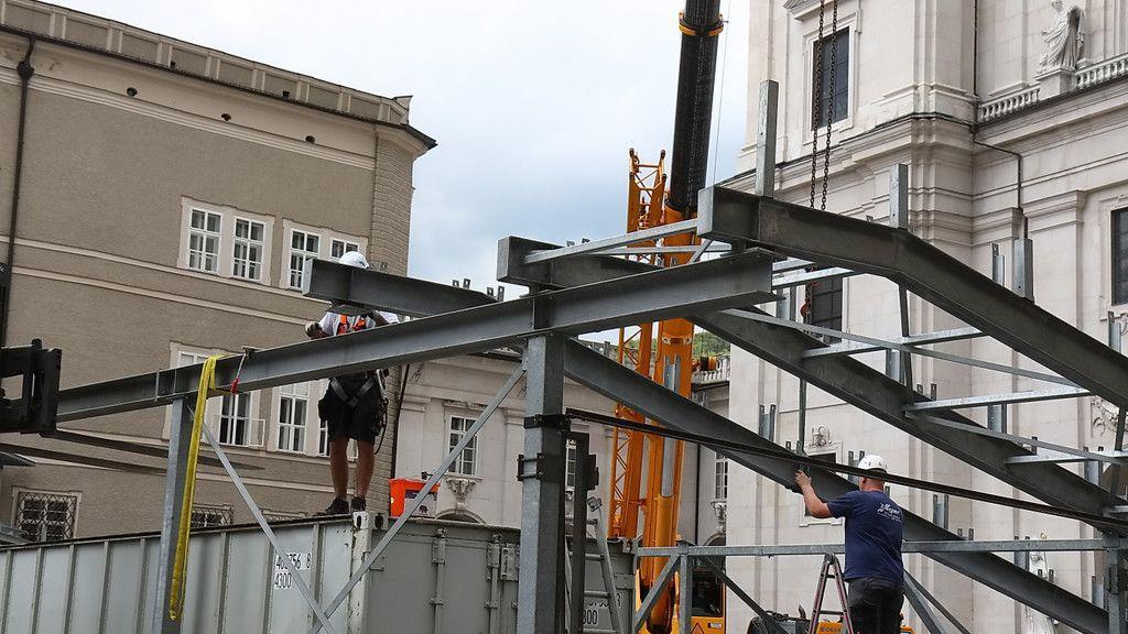 "Jedermann": Aufbauarbeiten am Domplatz