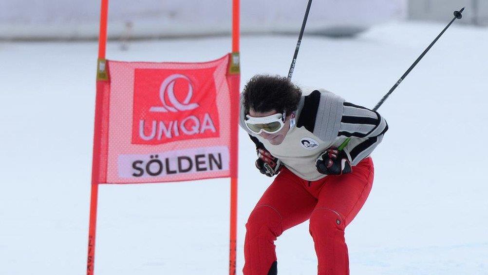 Schönfelder verabschiedet sich in Sölden im 70er-Outfit
